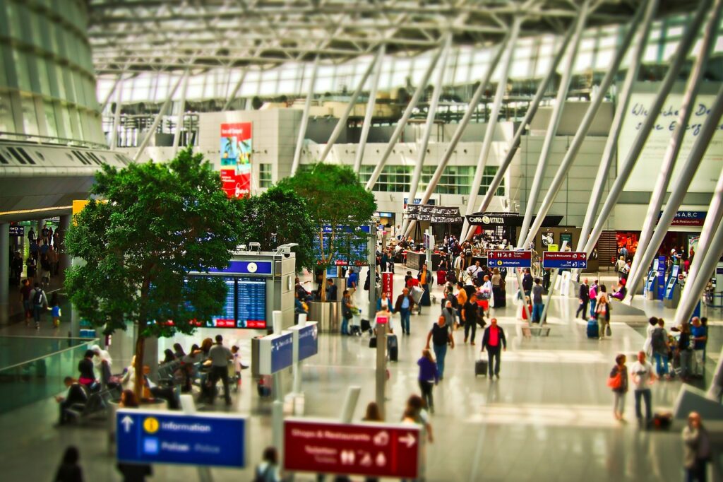 airports near manhattan new york