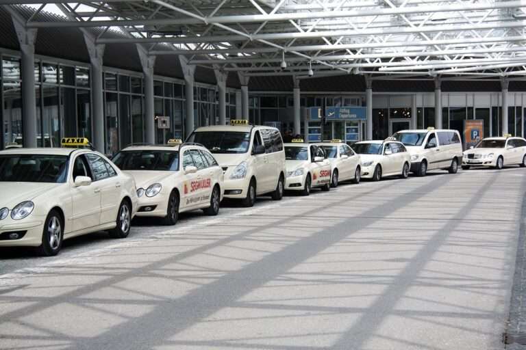 Q. What types of limos are available for hire at Miami airport?