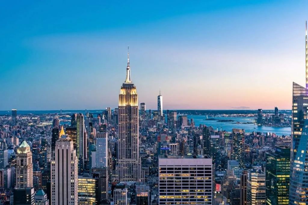 Affordable Limousines NYC: 7 Honest Price Facts for 2026 3 October 4, 2026 Stretch limousine in NYC at night for hourly event rental