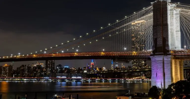 Q. How do I book a shuttle service from Newark Airport to Manhattan?