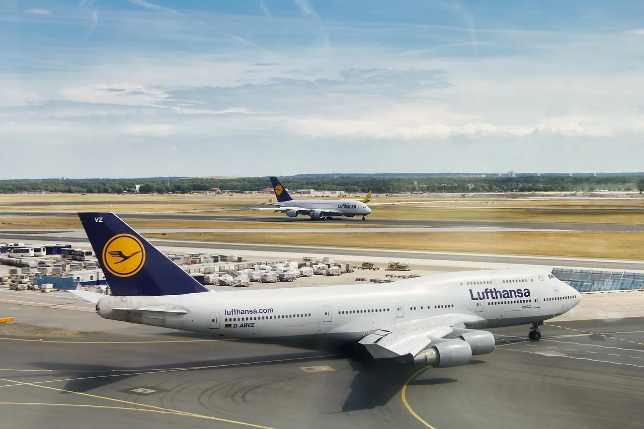 are there any alternatives to taking a taxi from jfk to lga