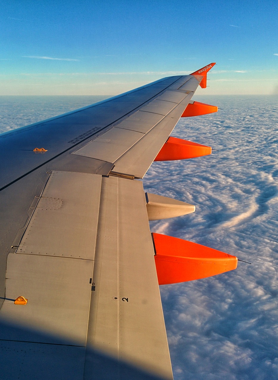 Q. HOW MUCH DOES IT COST TO TRAVEL FROM NEWARK AIRPORT TO NEW YORK CITY?