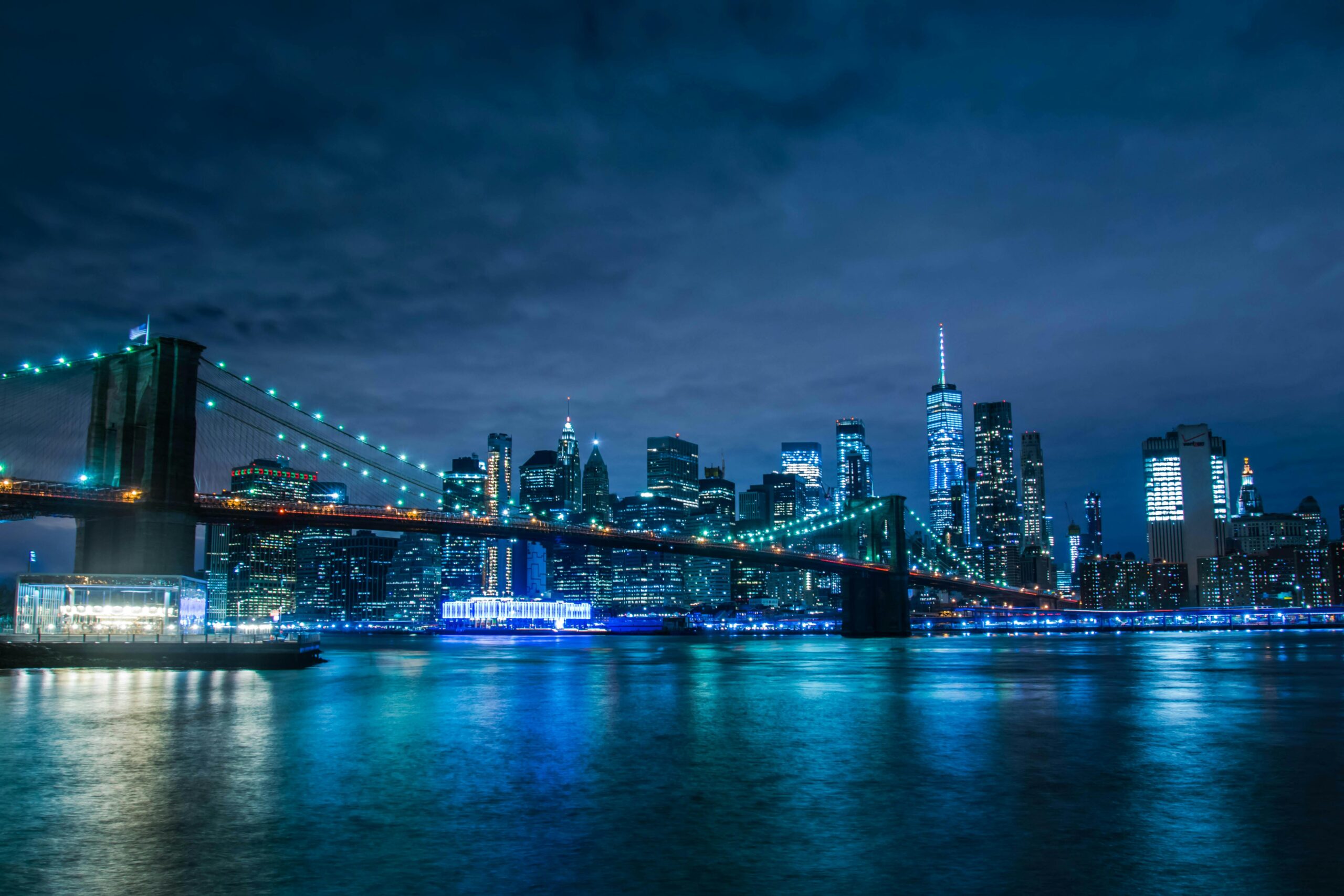 nyc airport closest to manhattan