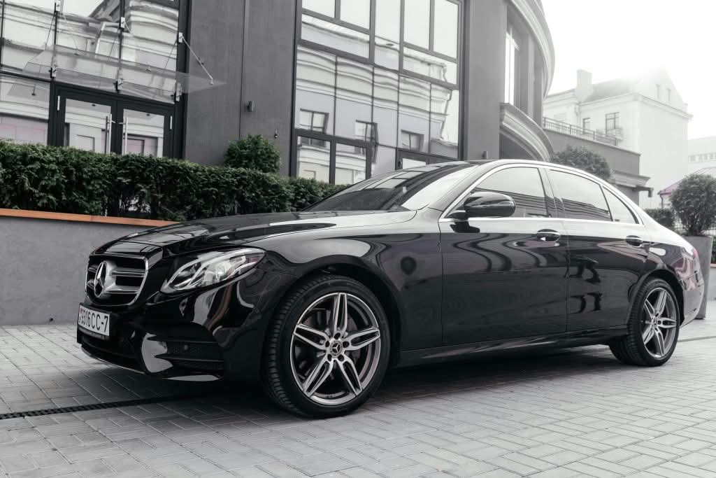 eco friendly cheap car service to laguardia