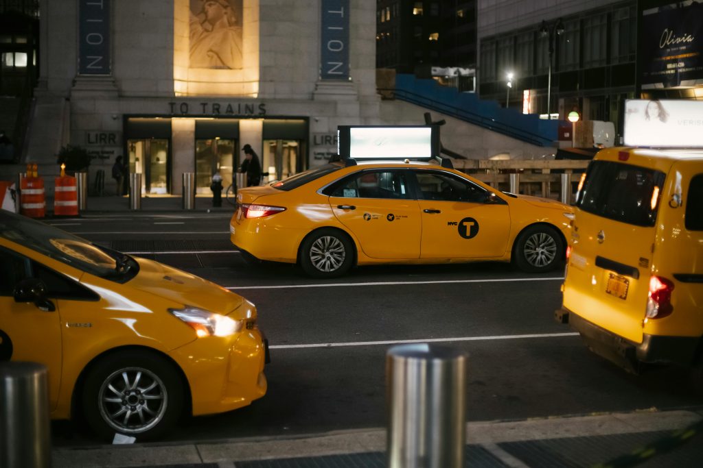JFK ground level pickup zone — flat rate taxi and black car options flat rate taxi to JFK for groups black car at JFK airport pickup zone