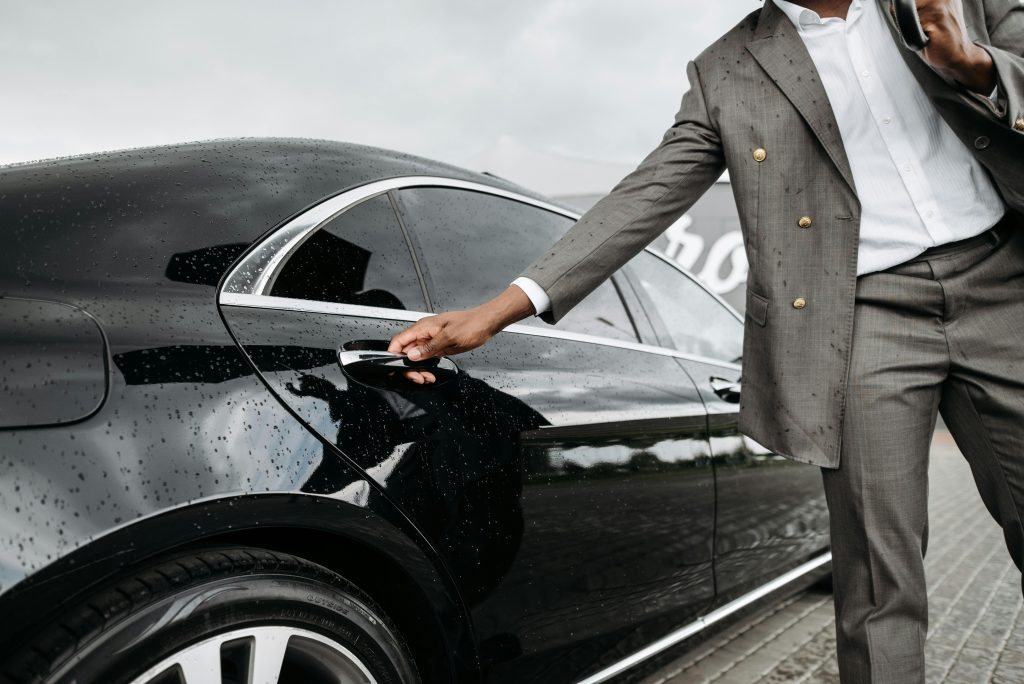 Brooklyn Limo Service Rates Premium Black Car Arrival In Residential Neighborhood 2026