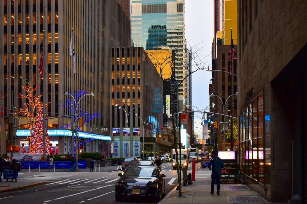 how to book a limousine from Newark airport black SUV at EWR terminal arrivals curbside