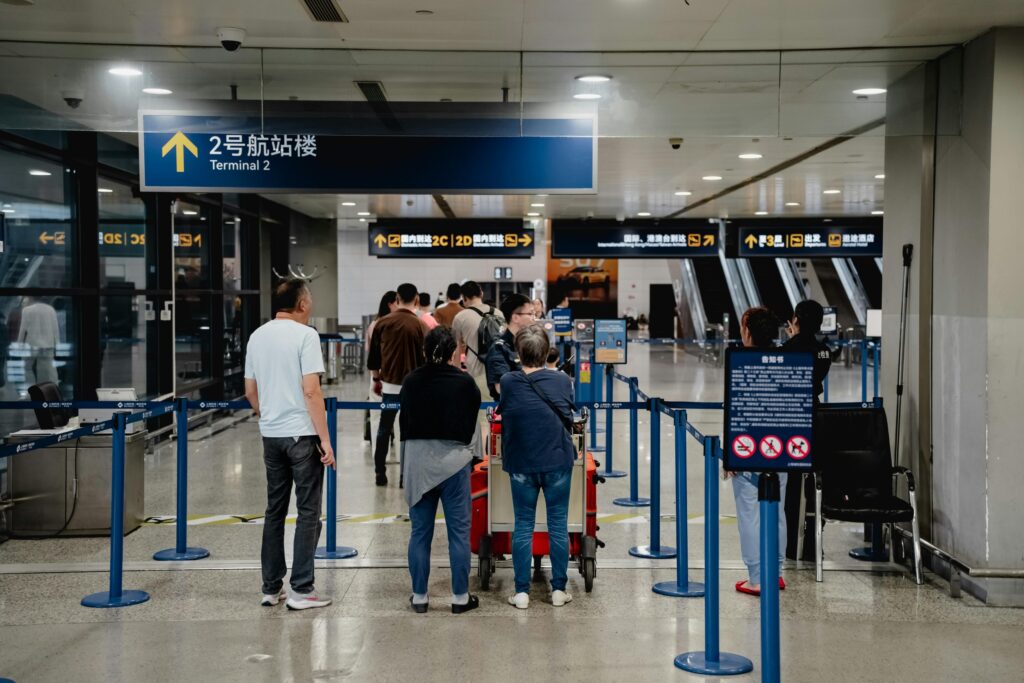 la guardia airport shuttle