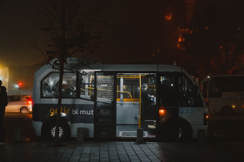reliable shuttle between jfk and lga