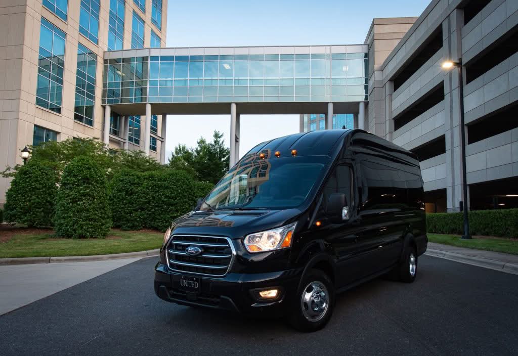 luxury LGA to Manhattan shuttle black sedan at LaGuardia airport pickup zone