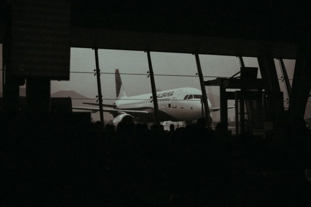 Laguardia Vs Jfk Airport: 7 Honest Facts Business Travelers Need In 2026 Jetblack Ethan Navarro August 28, 2026