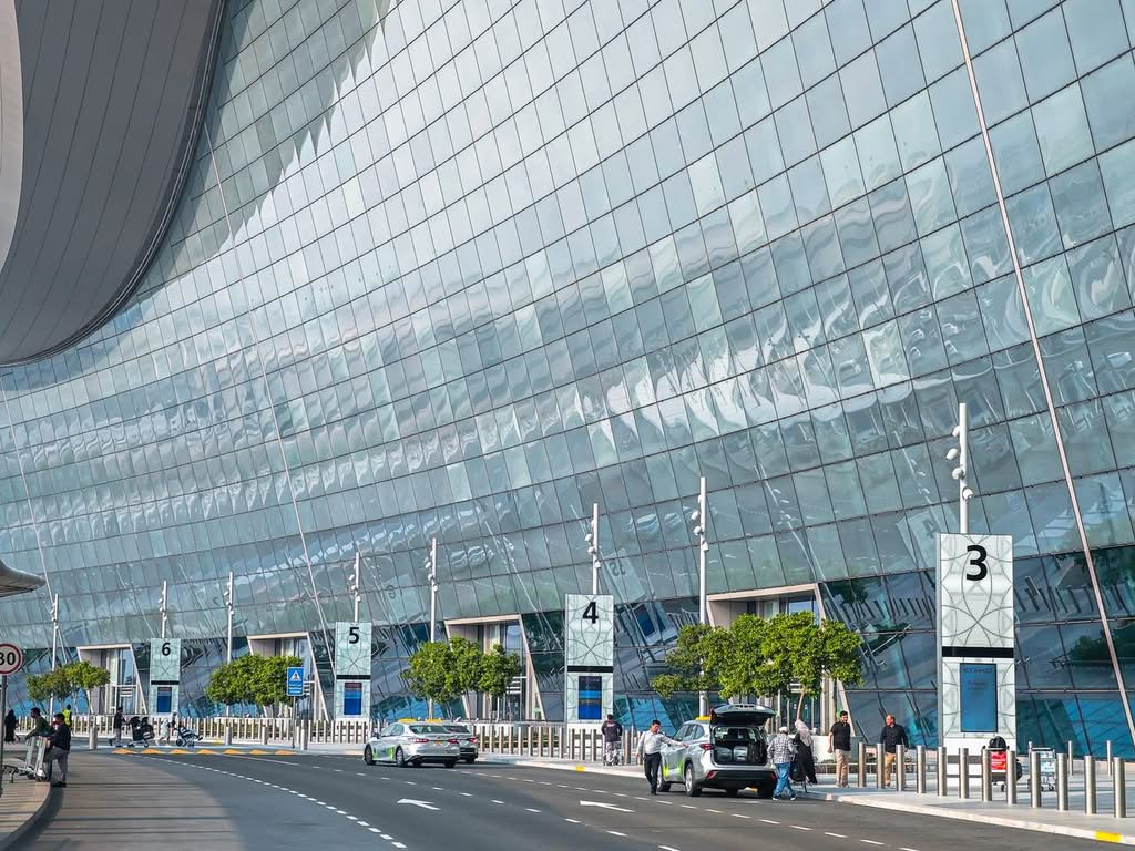 lga airport transfer JetBlack black car sedan at LaGuardia Airport pickup zone