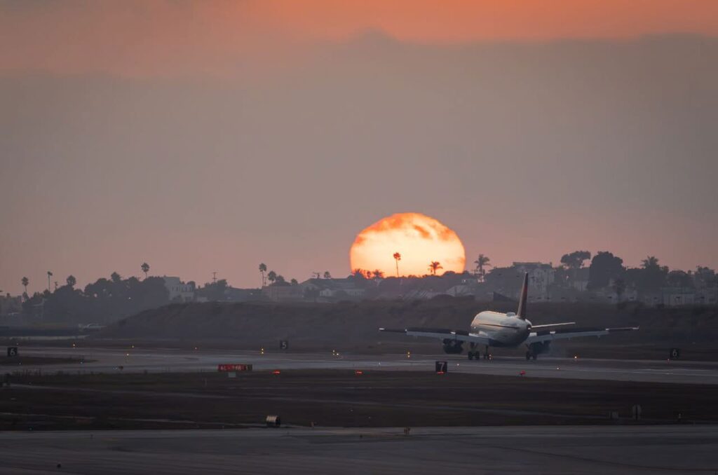 Lax 24 Hour Lounge Guide: 7 Honest Facts For 2026 1 August 28, 2026 Lax 24 Hour Lounge Guide: 7 Honest Facts For 2026 Featured News Ethan Navarro August 28, 2026