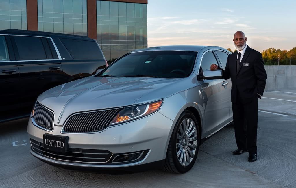 JetBlack at JFK leave car at airport cost JetBlack black car sedan at JFK airport pickup zone
