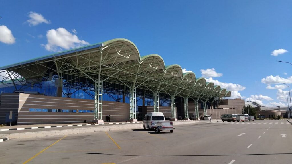 Large Van Airport Shuttle: 7 Honest Facts For Corp Groups 2026 1 August 28, 2026 Large Van Airport Shuttle: 7 Honest Facts For Corp Groups 2026 Jetblack Ethan Navarro August 28, 2026
