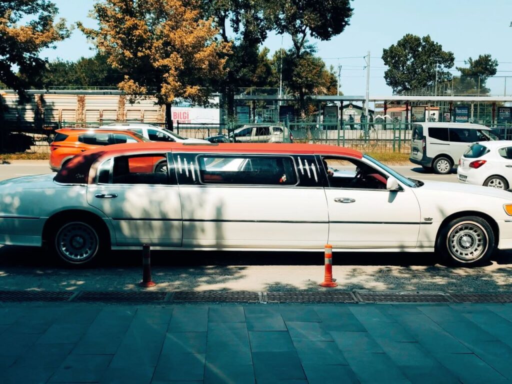 Large Escalade Limousine: 7 Honest Facts For 2026 Corporate Bookers Jetblack Ethan Navarro August 28, 2026